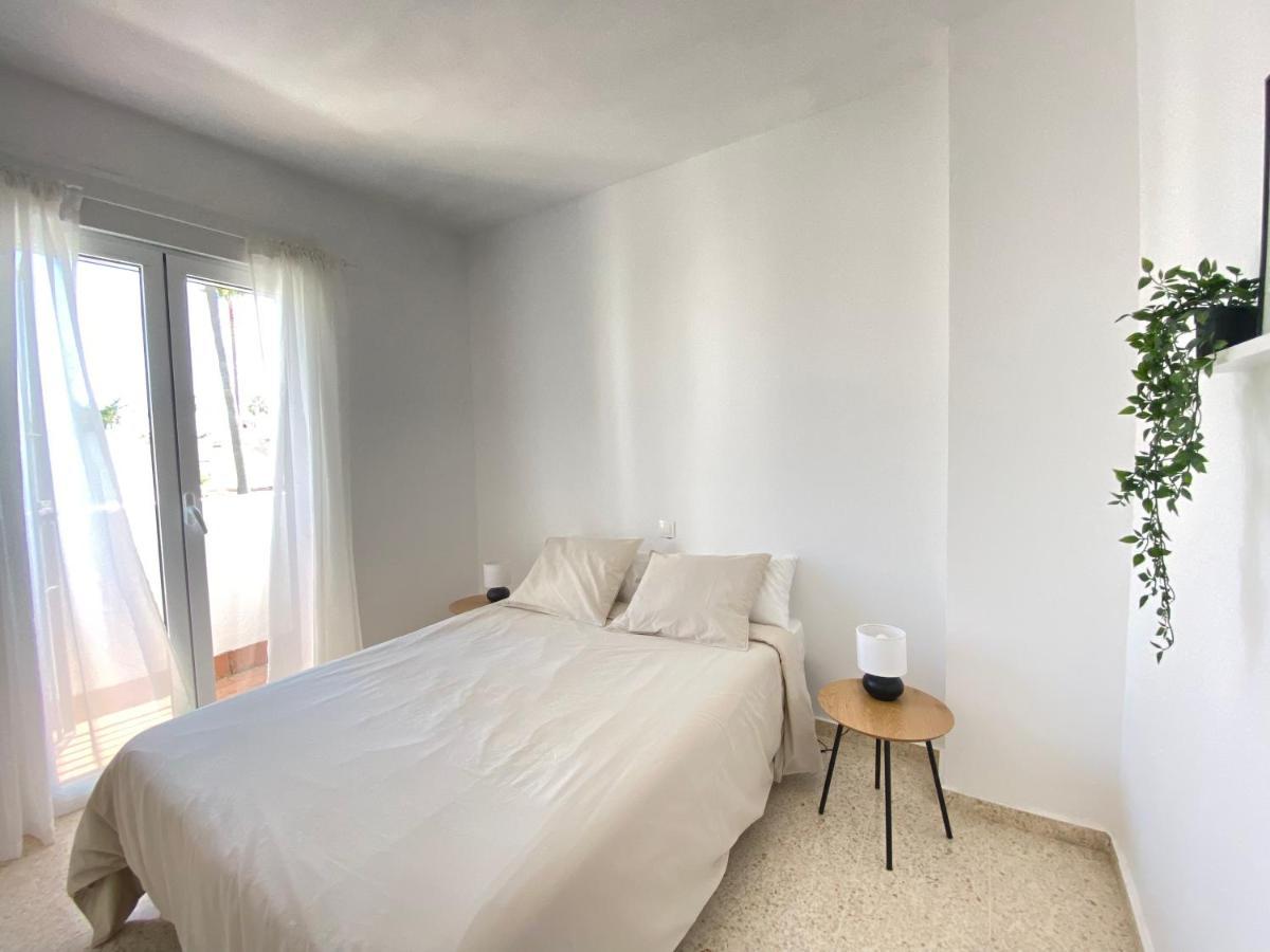 エステポナ Townhouse W/Sea View & Gardenヴィラ エクステリア 写真