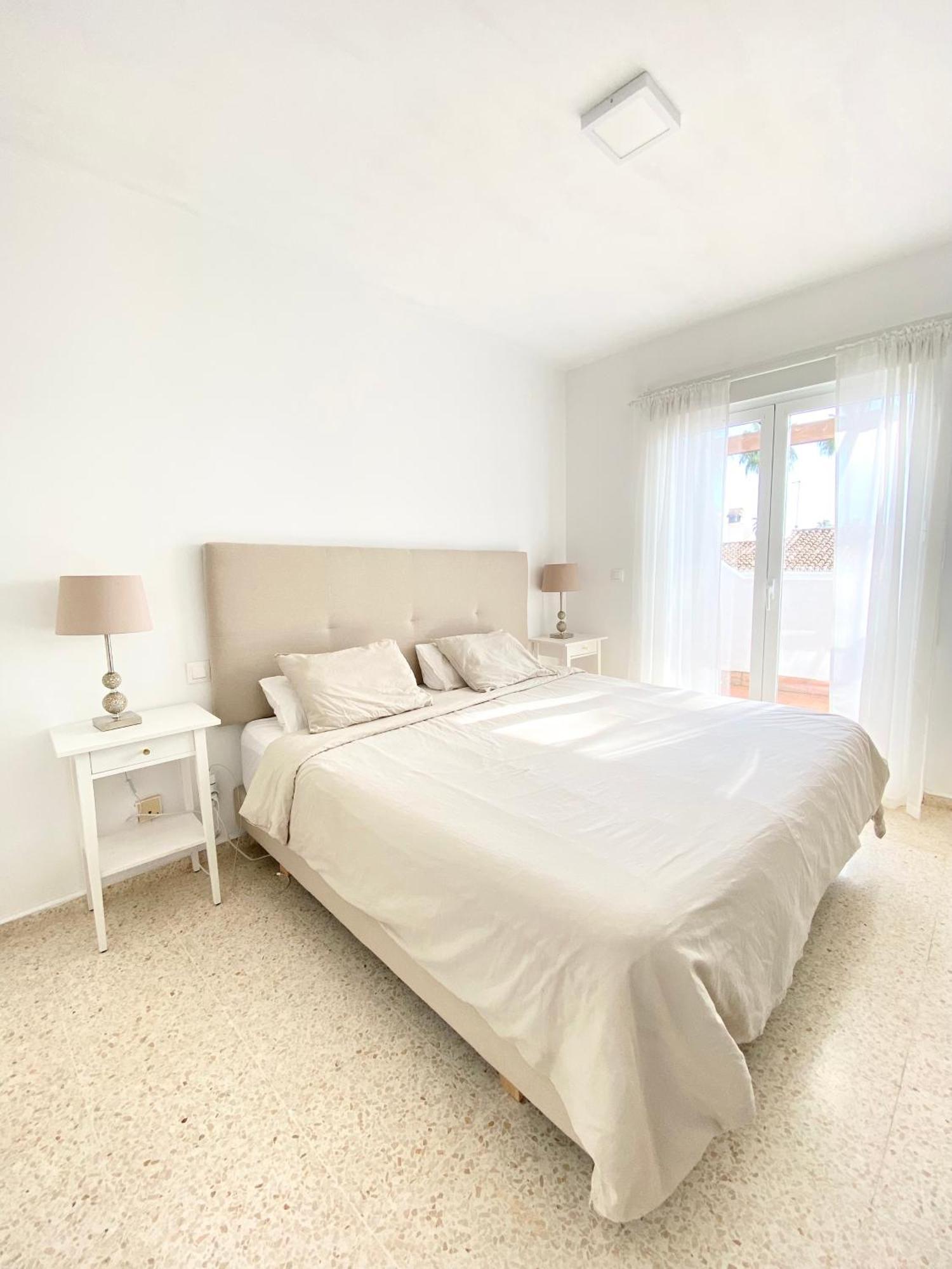 エステポナ Townhouse W/Sea View & Gardenヴィラ エクステリア 写真