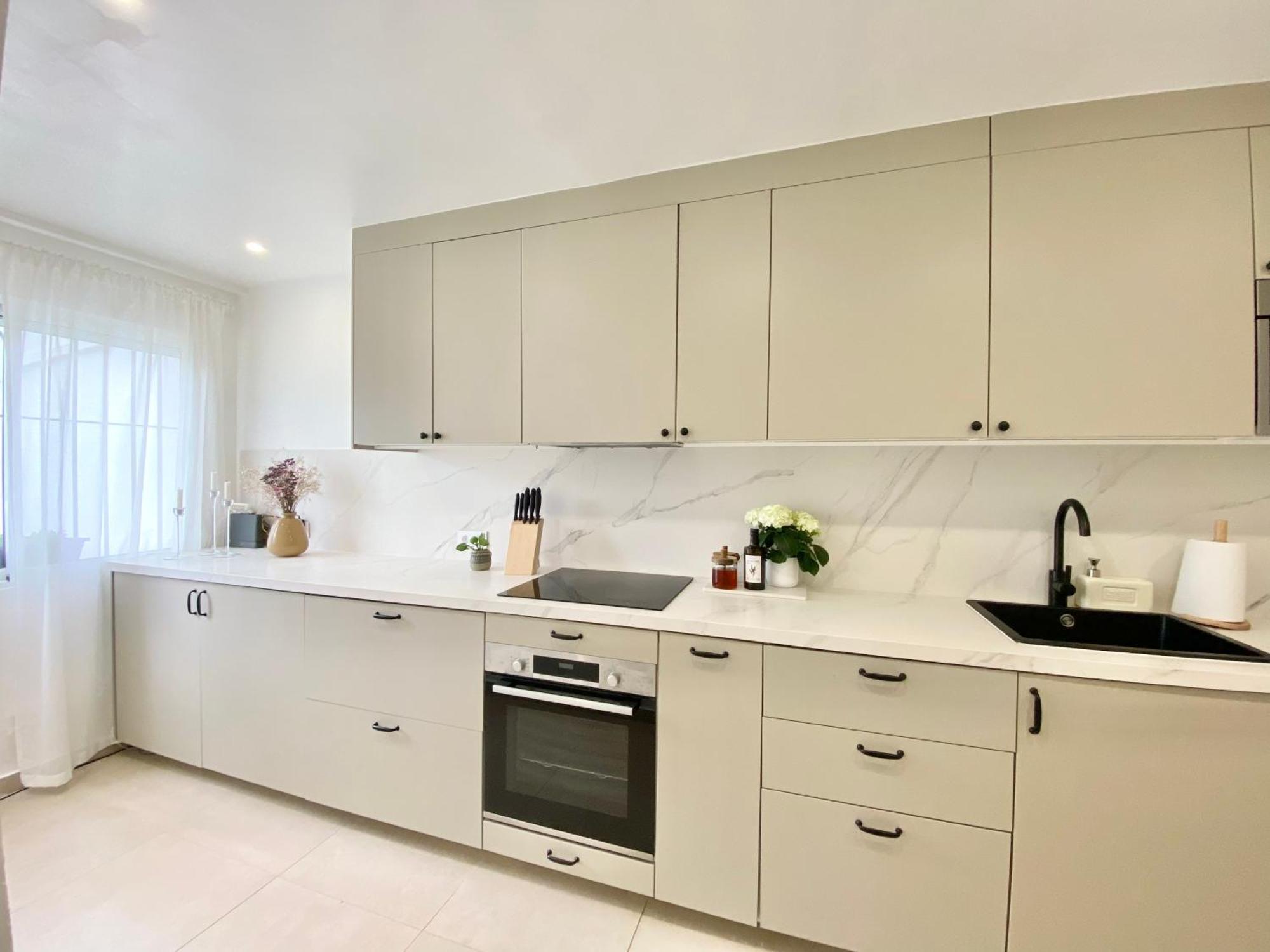エステポナ Townhouse W/Sea View & Gardenヴィラ エクステリア 写真